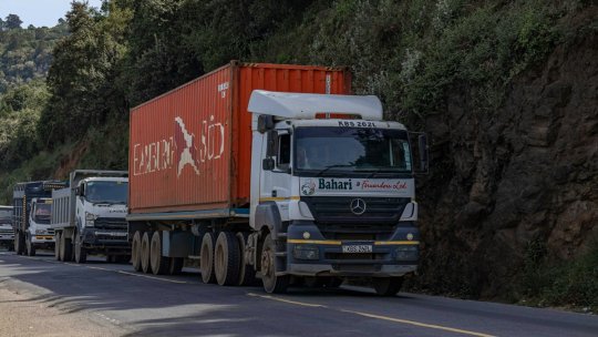 CNAIR: Restricţii de circulaţie pentru vehiculele de mare tonaj, în perioada 14 - 18 august, pe anumite tronsoane de drum