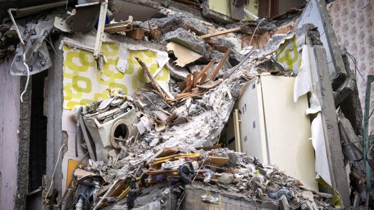 Ucraina lovește un depozit de petrol, iar Rusia bombardează locuințe din Mykolaiv