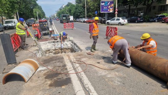 Zeci de blocuri din Capitală rămân fără apă caldă