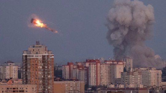 UCRAINA: Peste 20 de civili, uciși într-un atac aerian rus, în timp ce stăteau la coadă pentru a-și ridica pensiile