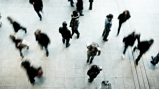 Studiu: 8 din 10 români cred că 2025 a fost un an prost, iar 63% se așteaptă ca România să intre în recesiune în 2026