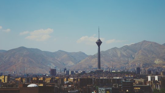 Iranul i-a avertizat pe aliații SUA din Orientul Mijlociu că va ataca baze americane, în cazul unei ofensive
