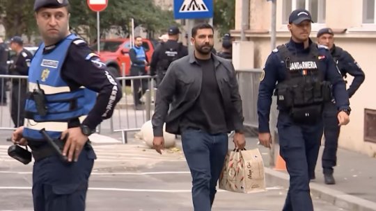Susținători ai lui Călin Georgescu, amendați de jandarmi pentru protestele de la Arestul Capitalei