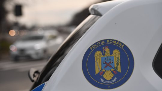 BRAȘOV: Autospecială de poliție, blocată în beton proaspăt turnat
