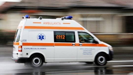 BRAȘOV: 3 grav răniți în urma coliziunii dintre un autocamion și autoturism, pe DN 13
