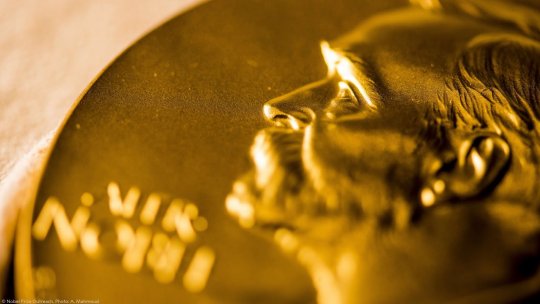 Nobel 2026: Doi cercetători americani, recompensați pentru fundamentarea microeconomică a stabilizării macroeconomice