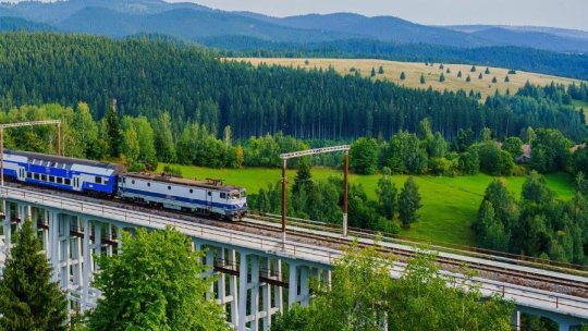 Elevii pot călători gratuit cu trenul și în anul școlar 2026-2027, inclusiv în excursiile din „Școala altfel” și „Săptămâna verde”