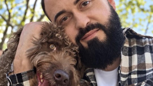 IAȘI: Un medic veterinar reclamă jigniri după ce a mers cu câinele la pelerinajul de Sfânta Parascheva