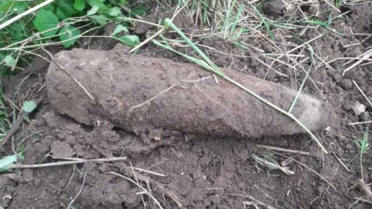 BIHOR: Proiectil din Al Doilea Război Mondial, descoperit în timpul unor lucrări agricole în Leș