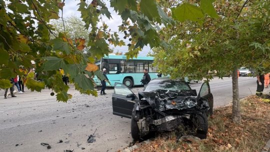 CRAIOVA: 7 răniți după coliziunea dintre un autoturism și un autobuz