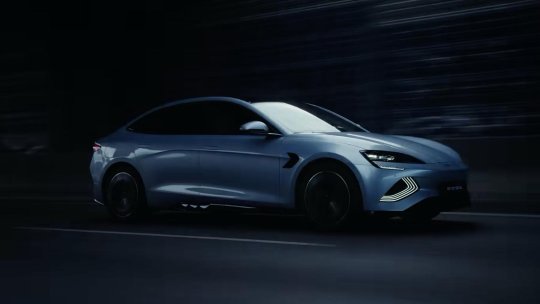 Constructorii auto chinezi mizează pe tehnologie pentru a cuceri piața europeană a mașinilor premium