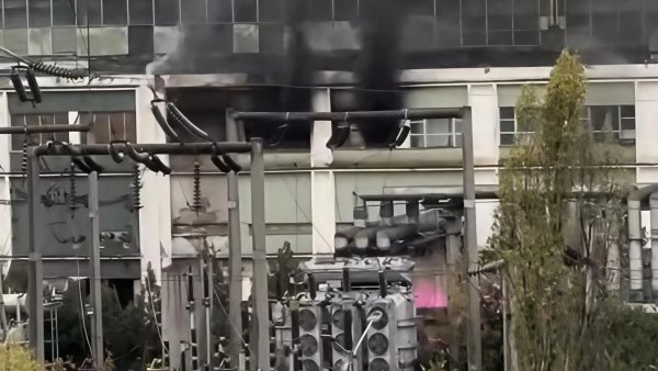 Incendiu la CET Iași: Flăcările s-au extins într-o hală industrială