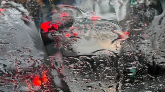 Meteorologii prognozează ploi în estul țării și ninsori la munte