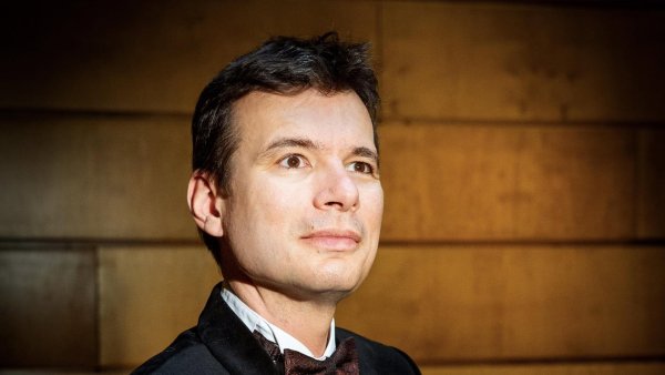 Alexandru Tomescu, în concert aniversar și sesiune de autografe la Ateneul Român