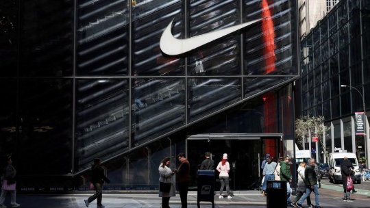 Nike pregătește noi concedieri pentru a accelera redresarea și estimează o scădere puternică a veniturilor