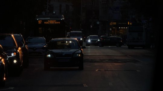 BUCUREȘTI: Mașinile parcate neregulamentar în zona centrală, ridicate și transportate pe un teren de pe Splaiul Unirii