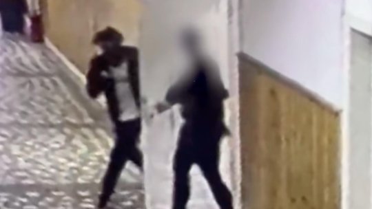 Atacul de la școala din Bistrița: Ordine de protecție pentru profesoara rănită și 6 elevi