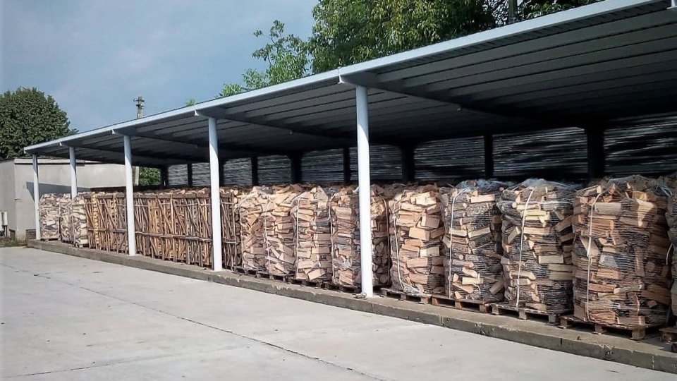 Romsilva, pregătită de sezonul rece: Regia are stocuri de lemn de circa 400.000 de metri cubi
