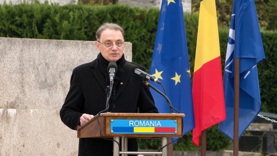 Premierul Luca Niculescu, de Ziua Armatei: Ameninţările cibernetice, atacurile hibride, campaniile de dezinformare ne pun la încercare