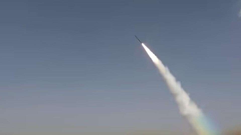 Rachetă balistică lansată de rebelii houthi, interceptată în apropiere de Riad