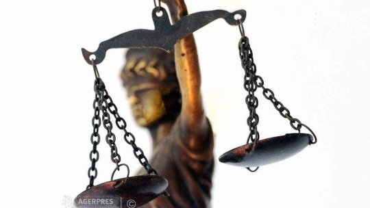 ARGEȘ: Doi indivizi, arestați pentru agresarea unui pompier și avarierea unor autospeciale la Ștefănești