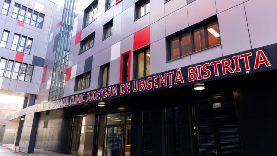 BISTRIȚA-NĂSĂUD: Profesoara agresată cu cuţitul de un elev de 13 ani a ieşit din spital