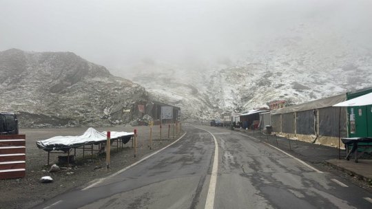 Circulaţia pe Transfăgărăşan, oprită între Piscul Negru şi Bâlea Cascadă din cauza vremii nefavorabile