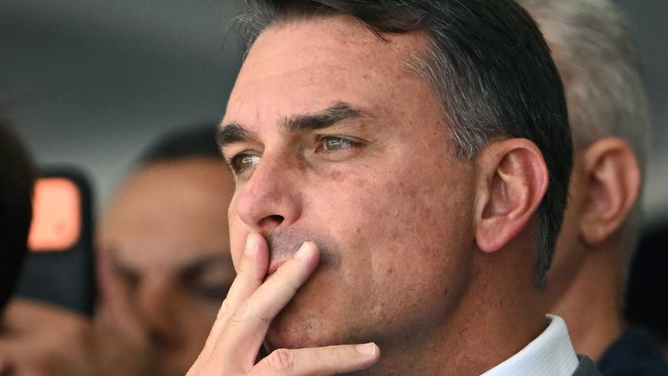 După înfrângerea suferită în alegerile prezidențiale din Brazilia, Flávio Bolsonaro a fugit din țară