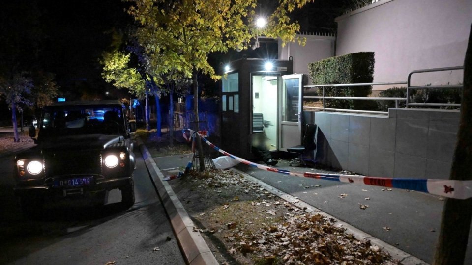 Serbia: Nivelul de alertă teroristă a fost ridicat la maximum, după un atac în fața ambasadei Israelului la Belgrad