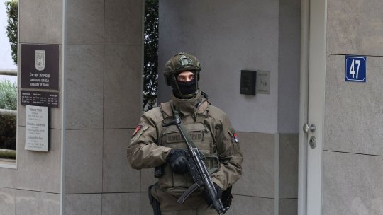 Înarmat cu un cuțit, un individ a atacat un paznic al Ambasadei Israelului din Belgrad