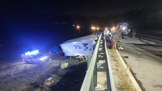 MUREȘ: 3 răniți după coliziunea dintre TIR şi 3 maşini, pe DN 13