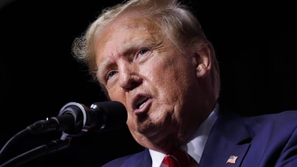 Trump înlocuiește mitingurile din Kansas și Iowa cu evenimente electorale prin telefon