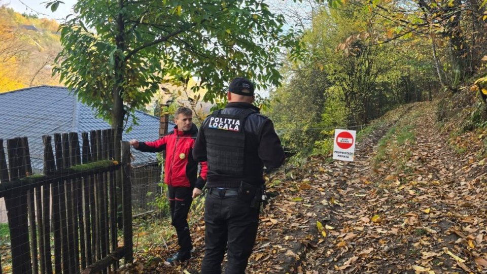 Biciclist rănit după ce a lovit un cablu întins pe un traseu montan din Maramureş