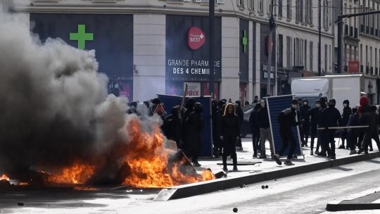 FRANȚA: Aproape 500 de școli, închise din cauza protestelor elevilor