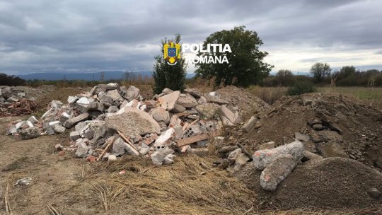 Depozitări ilegale de deșeuri din construcții, descoperite în opt locații din Caraș-Severin
