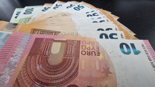 Depreciere puternică a leului în raport cu euro. Moneda europeană a fost cotată la 5,3527 lei