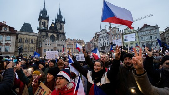 Cehia: Proteste de amploare în Praga. Zeci de mii de persoane au manifestat pentru a-l susține pe președintele Petr Pavel