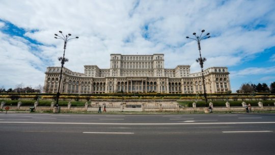 Palatul Parlamentului va fi iluminat în culorile drapelului ucrainean pe 24 februarie, la patru ani de la începutul invaziei ruseşti