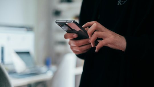 Imaginea guvernatorului BNR și cea a CEO-ului Bitdefender, folosite într-o înşelătorie online