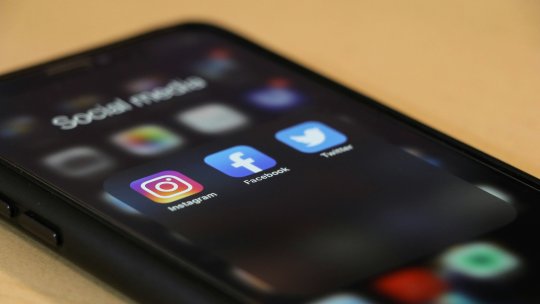 Polonia vrea să interzică prin lege accesul copiilor sub 15 ani la rețelele sociale
