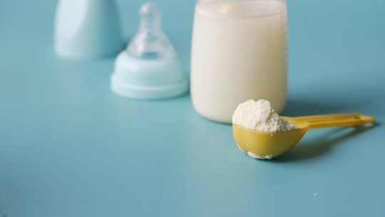 ANSVSA: Mai multe formule de lapte praf pentru sugari ce ar putea fi contaminate, retrase de pe piață