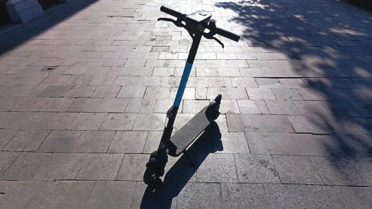 București: Un fost ministru, implicat într-un accident în timp ce se afla cu copiii săi pe o trotinetă electrică