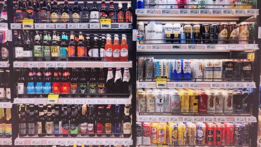 Studiu: Băuturile alcoolice, printre cele mai furate produse din supermarketurile europene