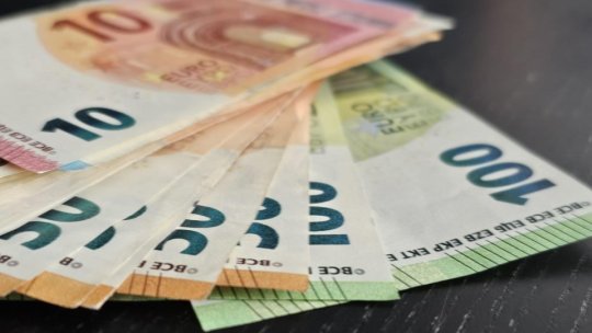 Fonduri de 400 de milioane de euro, acordate de UE pentru proiecte de decarbonizare a producţiei de căldură