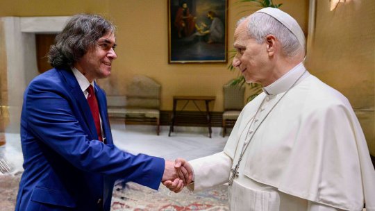 Mircea Cărtărescu a fost primit de Papa Leon, la Vatican, alături de alți scriitori