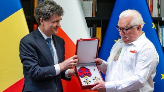 Fostul președinte polonez Lech Wałęsa, decorat cu Ordinul Național „Steaua României” în grad de Mare Cruce