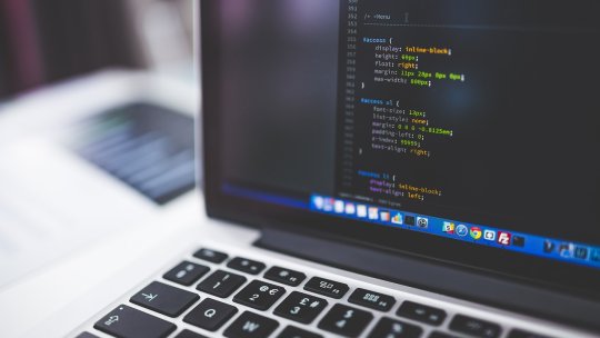 Elevii români s-au clasat pe locul I la Olimpiada Europeană de Informatică pentru Juniori