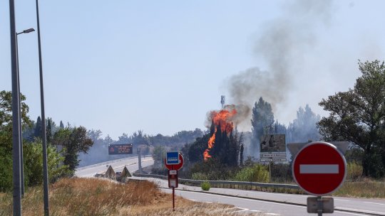 Franța: Mii de persoane din sud-vestul țării au fost evacuate după izbucnirea unui incendiu de vegetaţie