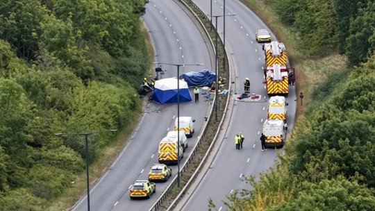 ANGLIA: 7 morți după ce un vehicul care circula pe contrasens a lovit o mașină de poliție