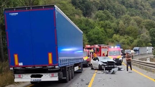SIBIU: Bărbat rănit după ce un TIR şi un autoturism s-au ciocnit, la ieşirea din Boiţa